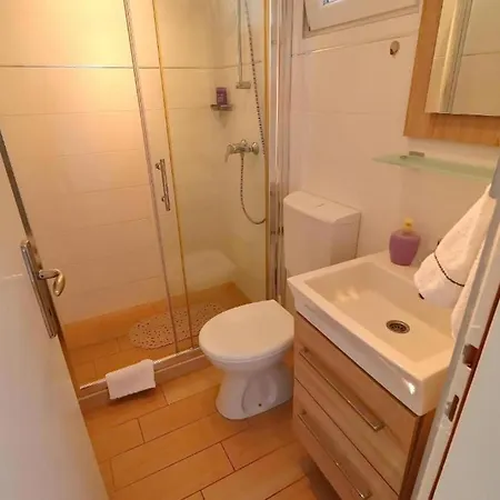 Hébergement de vacances Cozy Sea View House With Pool Zavalatica