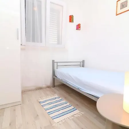 Hébergement de vacances Cozy Sea View House With Pool Zavalatica