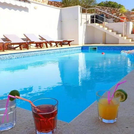 Hébergement de vacances Cozy Sea View House With Pool *