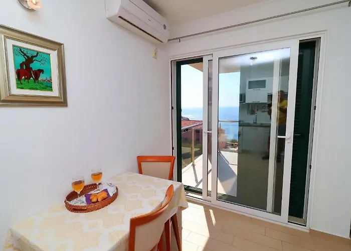 Cozy Sea View House With Pool Dom wakacyjny