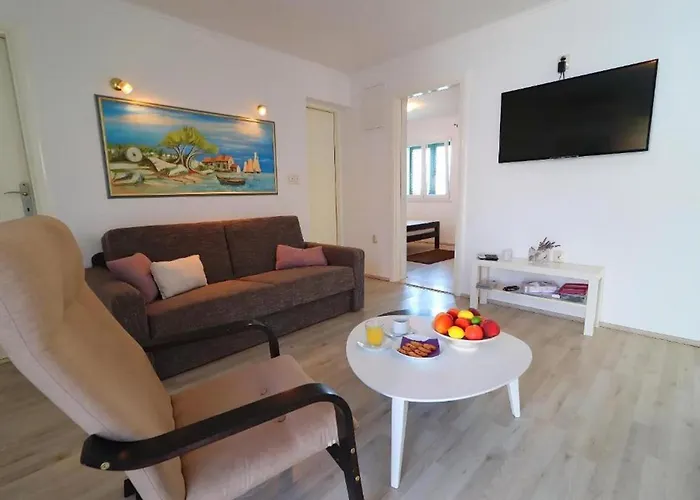 Dom wakacyjny Cozy Sea View House With Pool Zavalatica
