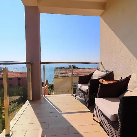 Cozy Sea View House With Pool Zavalatica