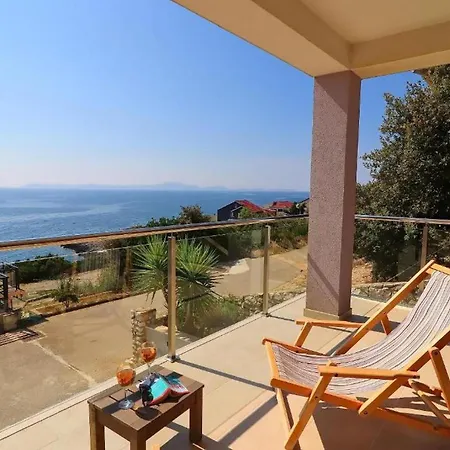 Cozy Sea View House With Pool Ferienhaus