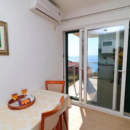 Cozy Sea View House With Pool Holiday home