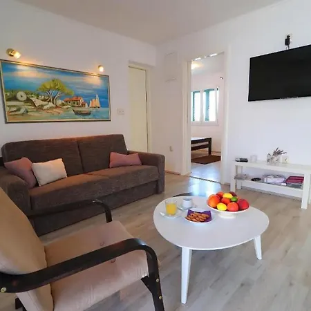 Vikendica Cozy Sea View House With Pool Zavalatica