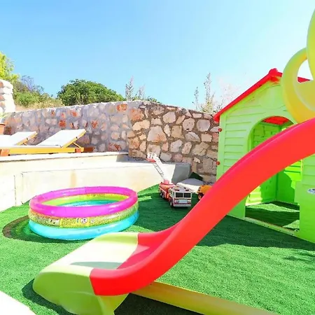 Vikendica Cozy Sea View House With Pool Zavalatica