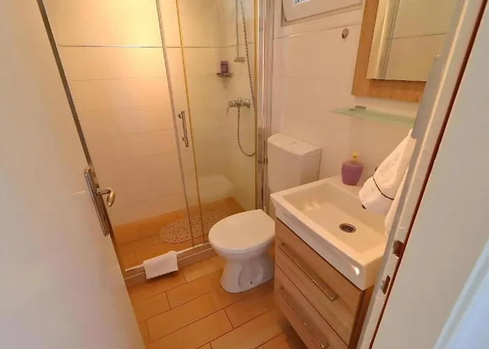 Ferienhaus Cozy Sea View House With Pool Zavalatica