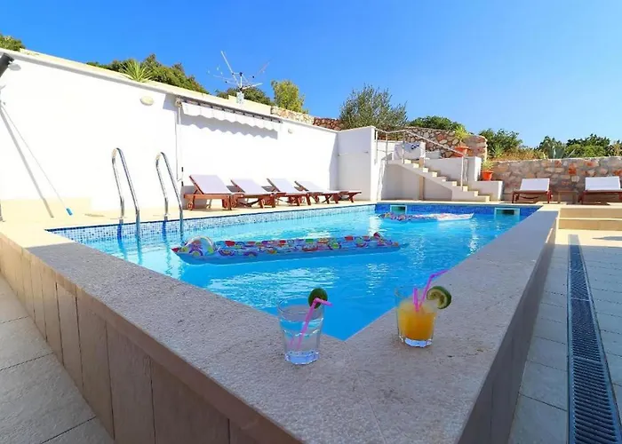 Cozy Sea View House With Pool *