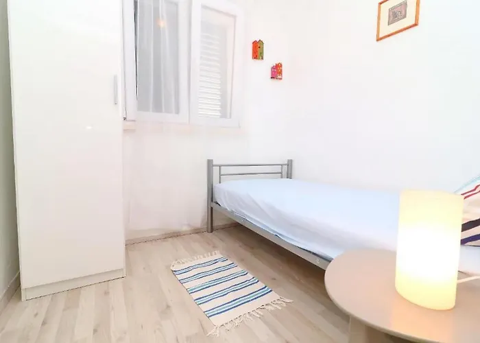 Ferienhaus Cozy Sea View House With Pool Zavalatica