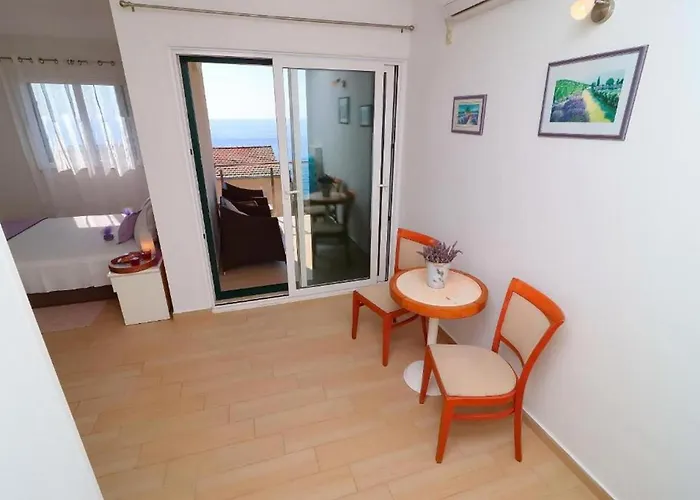 Cozy Sea View House With Pool