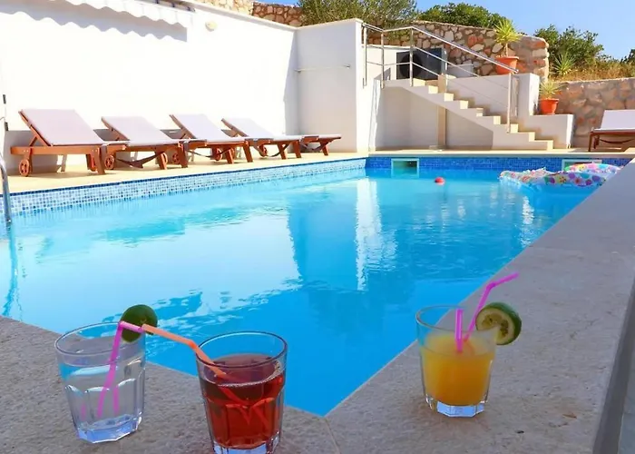 Tatil Evi Cozy Sea View House With Pool *