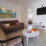 Prázdninový dům Cozy Sea View House With Pool Zavalatica