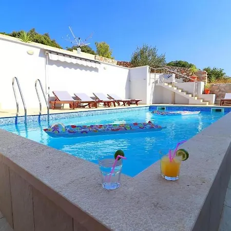 Cozy Sea View House With Pool *